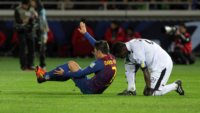 Villa, lesionat, demanant el canvi / FOTO: MIGUEL RUIZ-FCB