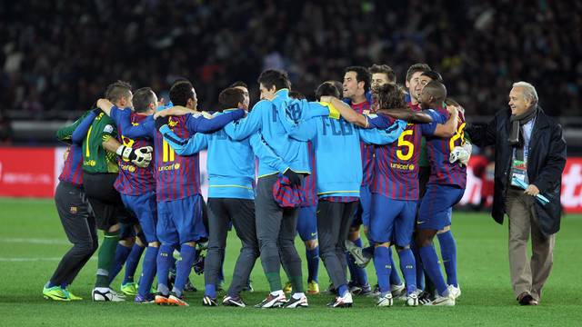 Celebració sobre la gespa al Yokohama Stadium / FOTO: MIGUEL RUIZ - FCB