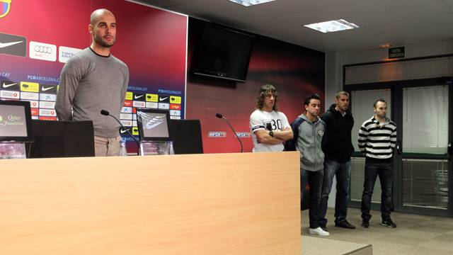 Guardiola i els capitans han fet un minut de silenci en memòria de Dani Montesinos / FOTO: MIGUEL RUIZ - FCB