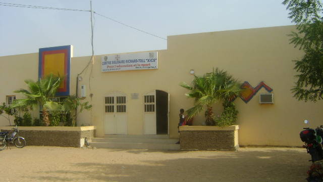Façana del centre XICS Senegal, situat a la localitat de Richard Toll.