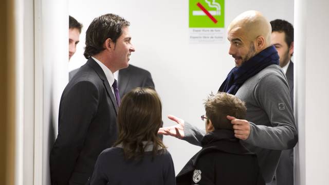 Pascual and Guardiola, after the match / PHOTO: ÀLEX CAPARRÓS-FCB
