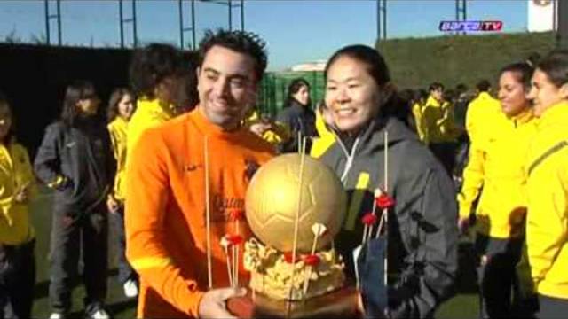 El INAC Kobe de Homare Sawa visita el entrenamiento del Barça