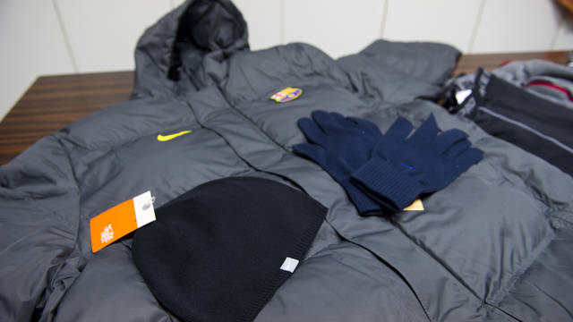 Ropa de abrigo para el Barça Regal (foto: Àlex Caparrós - FCB)