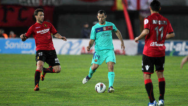 Javier Mascherano controlando el esférico / FOTO: Miguel Ruiz - FCB