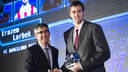Lorbek rep el guardó de mans de Jordi Bartomeu / FOTO: ÀLEX CAPARRÓS - FCB
