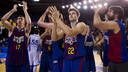 Barça Regal thanking the supporters at the Palau / PHOTO: ARXIU FCB