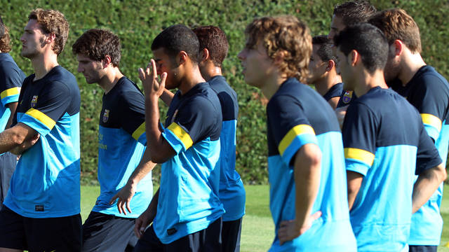 The eight Barça B players during today's training session / PHOTO: MIGUEL RUIZ - FCB