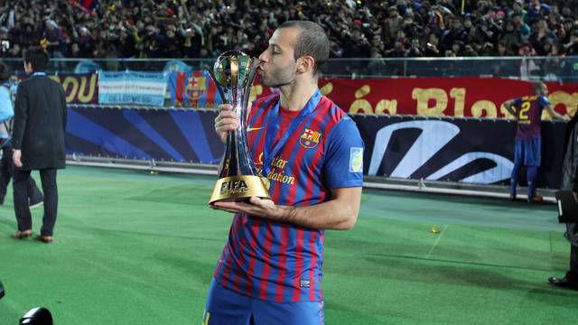 Mascherano with the Club World Cup / PHOTO: ARXIU FCB