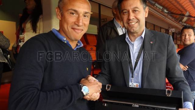 Larsson and Josep Maria Bartomeu / FOTO: FCB