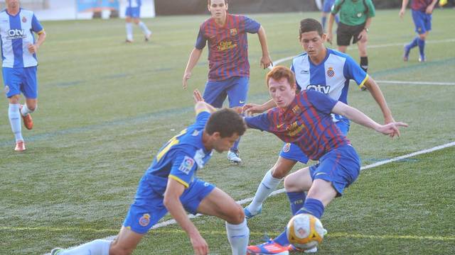 Fran Álvarez, Juvenil B player, against Espanyol / PHOTO: ARXIU - FCB