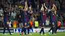 L'equip saluda l'afició un cop acabat el partit amb el Celtic / FOTO: ÁLEX CAPARRÓS-FCB