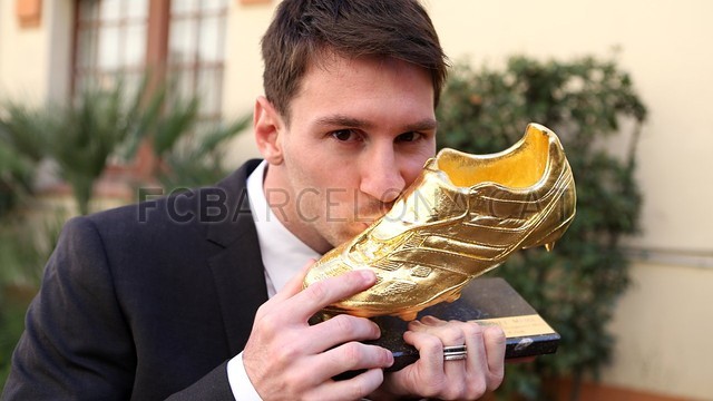 Messi with the Golden Foot. FOTO: MIGUEL RUIZ-FCB.