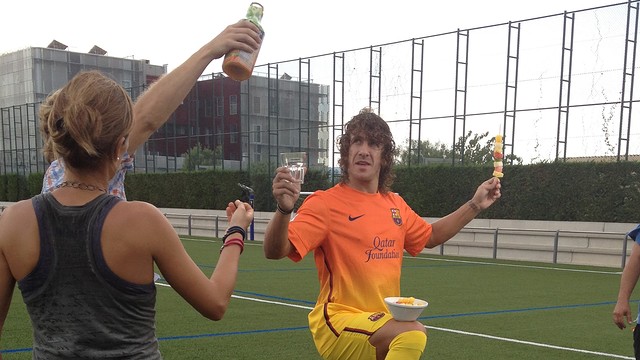 Puyol durant la gravació de l'espot a la Ciutat Esportiva. Puyol durant la gravació de l'espot a la Ciutat Esportiva.
