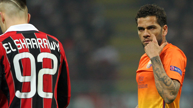 Alves i AL Shaarawy, a San Siro. FOTO: MIGUEL RUIZ-FCB.