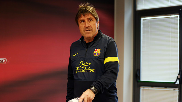 Jordi Roura, entrando en la sala de prensa de la Ciudad Deportiva / FOTO: MIGUEL RUIZ  FCB