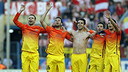 Piqué, Busquets, Cesc, Alba and Bartra celebrate the title at the Calderón. PHOTO: MIGUEL RUIZ-FCB.