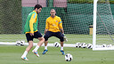 Valdés and Cesc / PHOTO: MIGUEL RUIZ-FCB