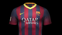 La primera equipació de la temporada 2013/14 recupera les tradicionals ratlles de color blau i grana