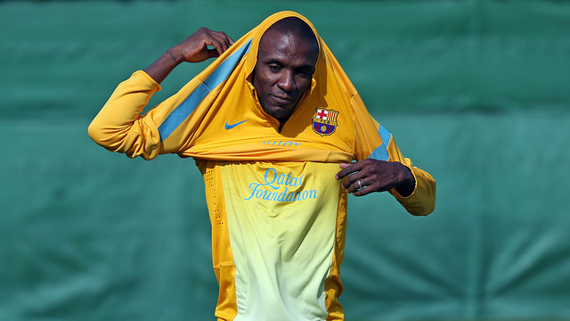 Abidal, durant l'entrenament. FOTO: MIGUEL RUIZ - FCB