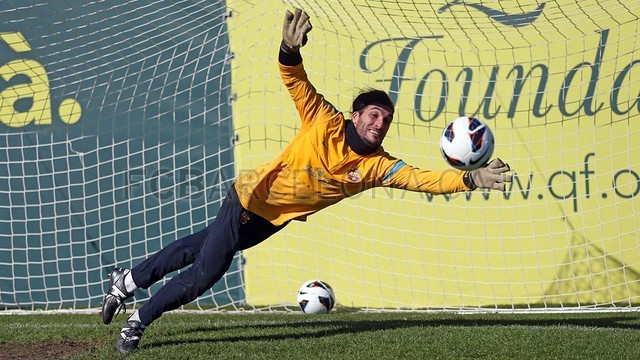 http://media4.fcbarcelona.com/media/asset_publics/resources/000/056/409/size_640x360/aturades_15_.v1370957293.JPG