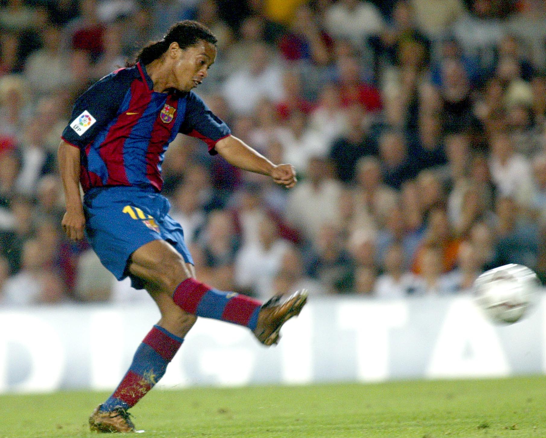 Os Gols Mais Espetaculares De Ronaldinho Pelo Barça - FC Barcelona