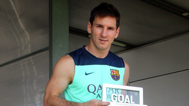 Messi with the award / PHOTO: MIGUEL RUIZ - FCB