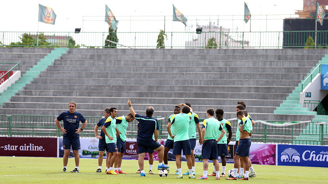 Gerardo Martino taking Tuesday's first session / PHOTO: MIGUEL RUIZ - FCB