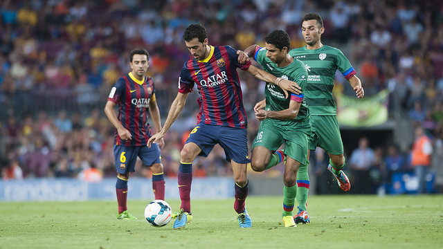 Busquets, durante el partido con el Levante / FOTO: VÍCTOR SALGADO-FCB