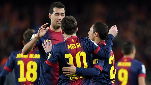 Sergio, Messi y Adriano celebran uno de los cuatro goles marcados el año pasado / FOTO: MIGUEL RUIZ  FCB