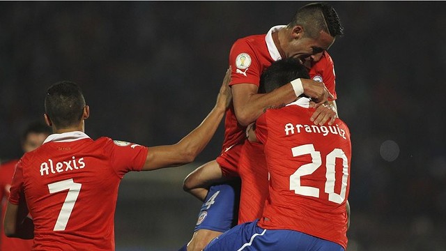Alexis playing for Chile / PHOTO: FIFA.COM