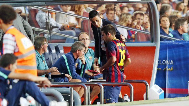 Jordi Alba on the bench after coming off injured against Sevilla / PHOTO: MIGUEL RUIZ - FCB