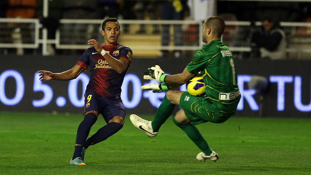 Alexis, ante Rubén, en el partido de la temporada pasada / FOTO: MIGUEL RUIZ-FCB