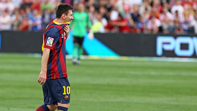 Messi abandona el terreny de joc lesionat / FOTO: MIGUEL RUIZ - FCB