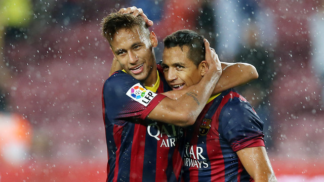 Neymar y Alexis, una vez finalizado el partido contra el Valladolid / FOTO: MIGUEL RUIZ - FCB