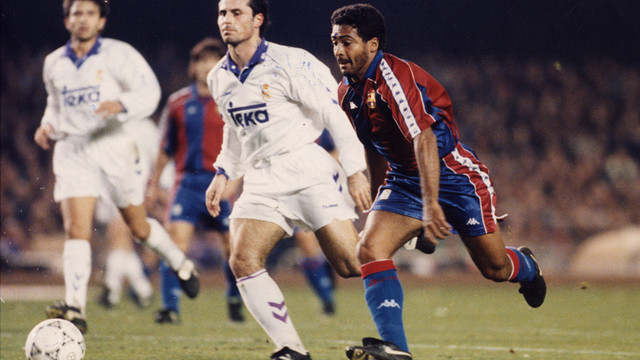 Romario beats Alkorta (93/94). PHOTO: FCB ARCHIVE