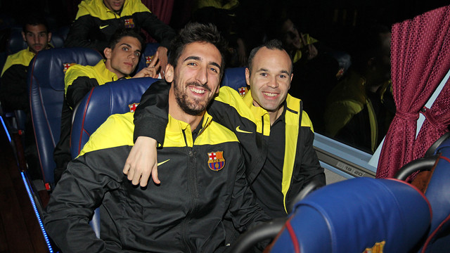 Iniesta and Oier on their way to the airport / PHOTO: ARXIU FCB