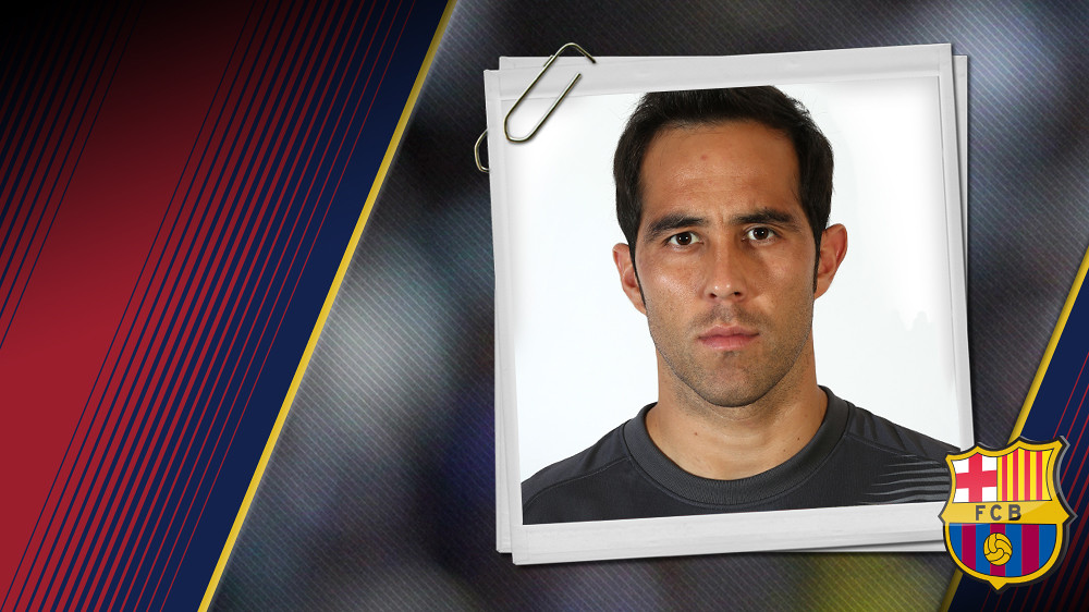 C. Bravo Potret Claudio Bravo. Nomor punggung 13