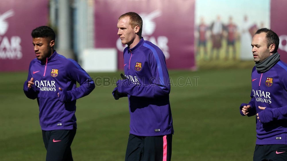 تدريبات برشلونة تشهد غياب ألبا 2015-02-22_ENTRENO_10-Optimized.v1424606294