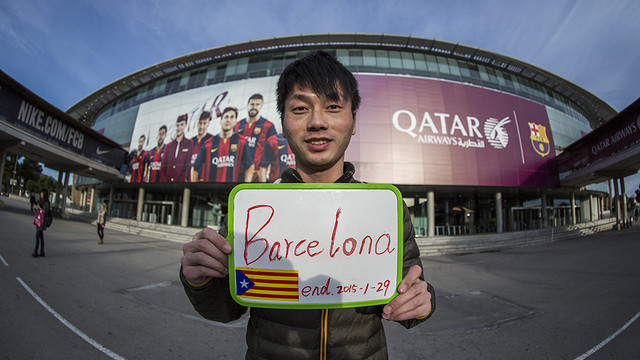 Zhe Dong celebrating his arrival at Camp Nou /FCB Zhe Dong celebrating his arrival at Camp Nou /FCB