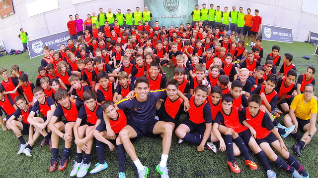 Marc Barta with the youngsters at the Camp / NIKECAMP