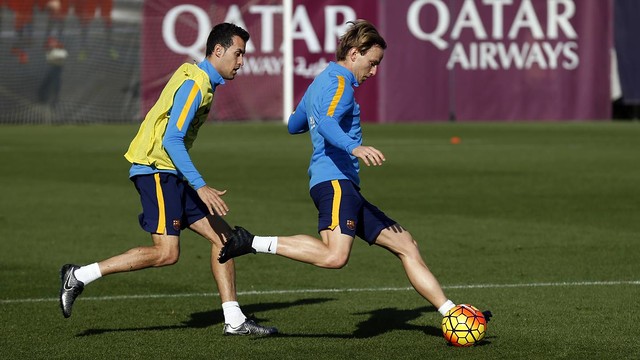 Rakitic and Busquets during a Barça training session/ MIGUEL RUIZ - FCB