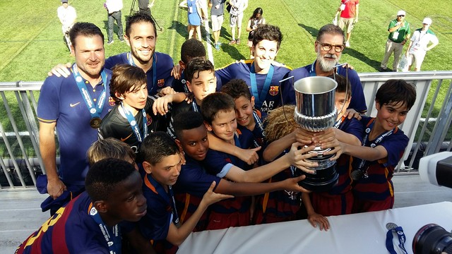 The Barça boys are bringing the trophy home / FCB