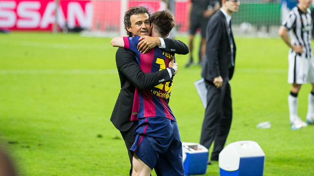 Luis Enrique and Leo Messi embrace after winning the Champions League / GERMÁN PARGA - FCB