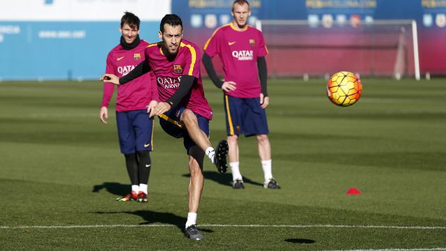 Sergio Busquets, Messi and Mathieu during training / MIGUEL RUIZ - FCB