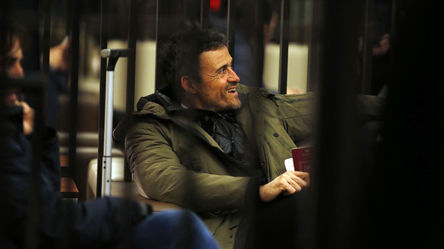 Luis Enrique looking pleased as he heads home after a great result in London / MIGUEL RUIZ - FCB