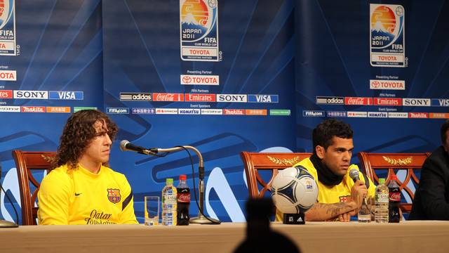 carles puyol and dani alves talk to the press in japan / photo